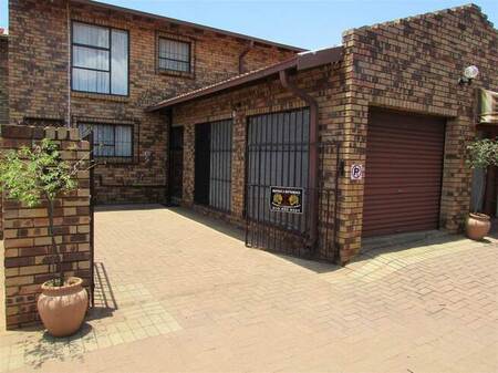 3 Bed Townhouse in Westonaria