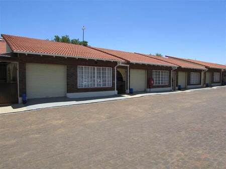 3 Bed Townhouse in Westonaria