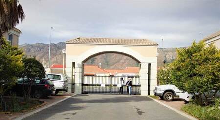 2 Bed Duplex in Gordons Bay Central