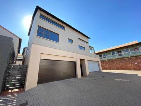 3 Bed Duplex in Bronberg