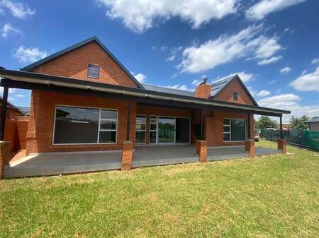 3 Bed Simplex in Six Fountains Estate