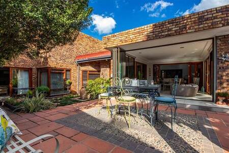 4 Bed Cluster in Bedfordview