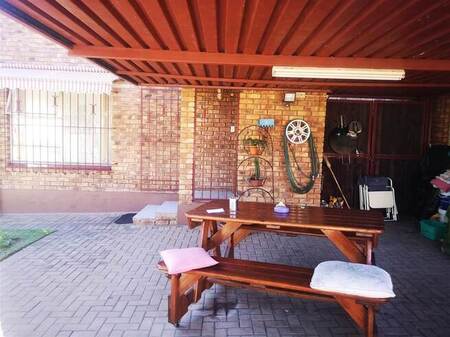 3 Bed Duplex in Illiondale