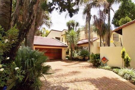 4 Bed Cluster in Bedfordview