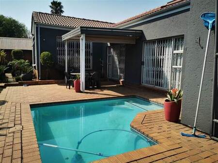 3 Bed Cluster in Dowerglen