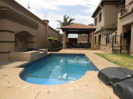 4 Bed Cluster in Bartlett