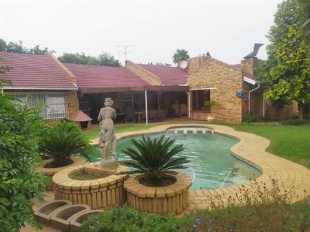 4 Bed Cluster in Sunward Park