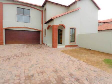 4 Bed Cluster in Bartlett