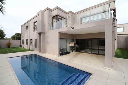 5 Bed Cluster in Bedfordview