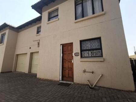 3 Bed Duplex in Brakpan North