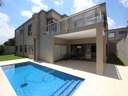 5 Bed Cluster in Bedfordview