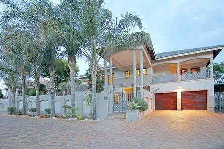 4 Bed Cluster in Bedfordview