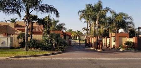 4 Bed Cluster in Sunward Park