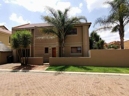 3 Bed Cluster in Bartlett