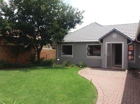 5 Bed Cluster in Emerald Estate