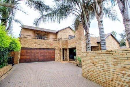 5 Bed Duplex in Bedfordview