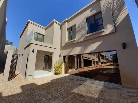 4 Bed Cluster in Bedfordview