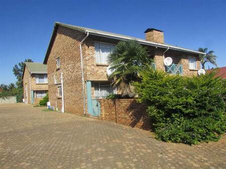 2 Bed Townhouse in Westonaria