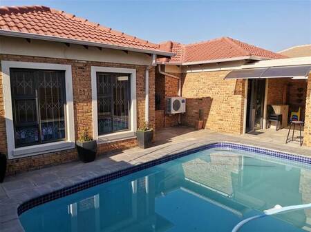 3 Bed Cluster in Newmarket Park