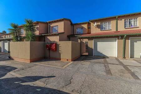 3 Bed Duplex in Springs Central