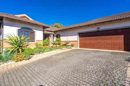 3 Bed Simplex in Le Domaine