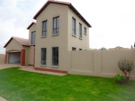 4 Bed Cluster in Bartlett