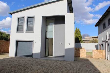 3 Bed Cluster in Freeway Park