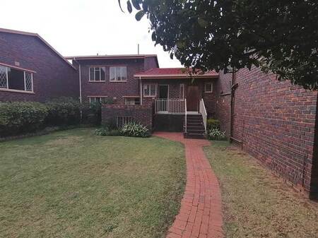 3 Bed Duplex in Brackenhurst