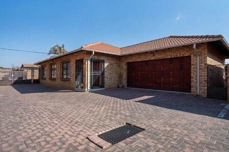 3 Bed Cluster in New Redruth