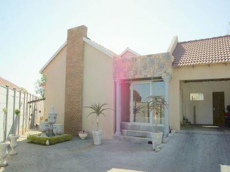 3 Bed Cluster in Noordheuwel