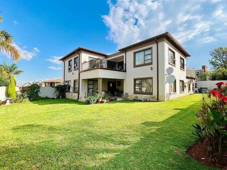 5 Bed Cluster in Meyersdal