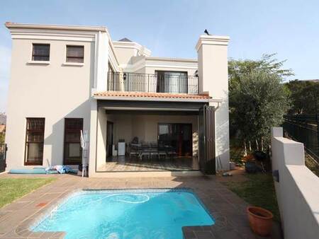 3 Bed Cluster in Featherbrooke Estate