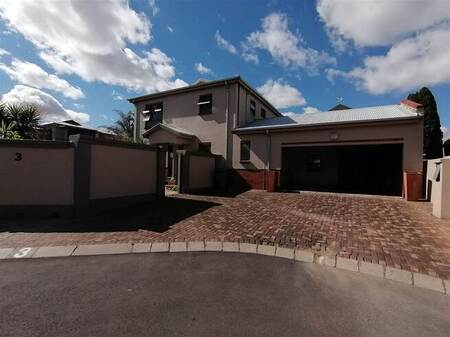 5 Bed Cluster in Verwoerdpark