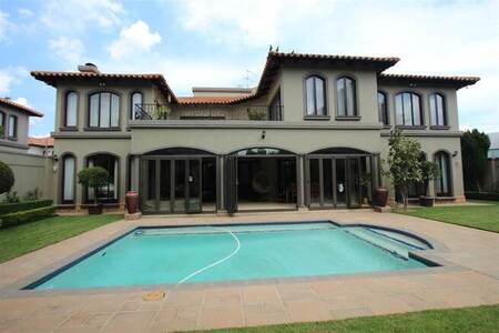 5 Bed Cluster in Bedfordview