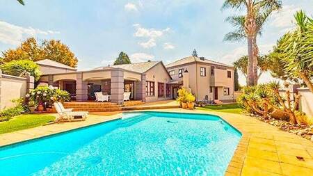 6 Bed Cluster in Bedfordview