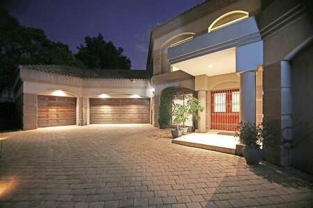 7 Bed Cluster in Bedfordview