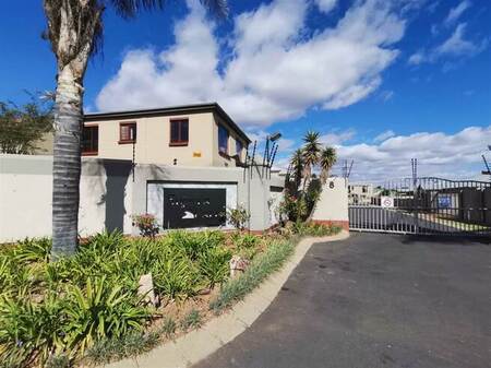 4 Bed Cluster in Verwoerdpark