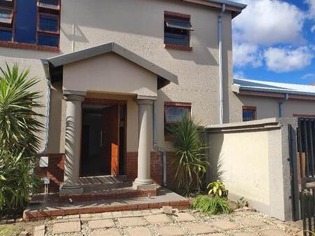 4 Bed Cluster in Verwoerdpark