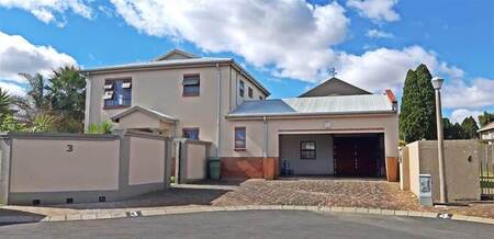 4 Bed Cluster in Verwoerdpark