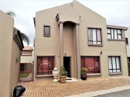 3 Bed Duplex in Chancliff Ridge