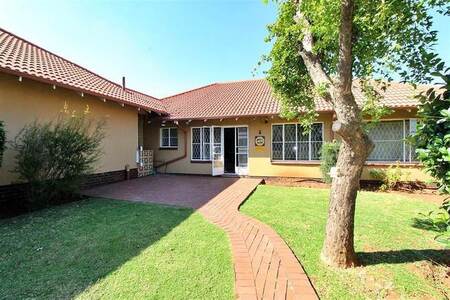 3 Bed Simplex in Wychwood