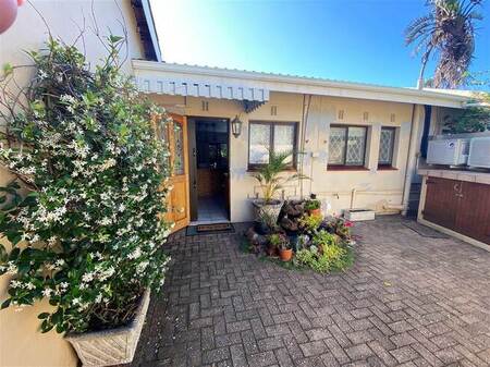 2 Bed Townhouse in Scottburgh South