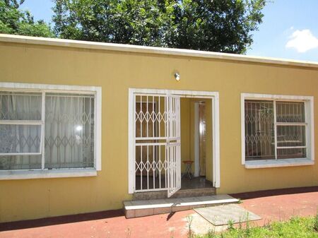 4 Bedroom Freehold For Sale in Verwoerdpark
