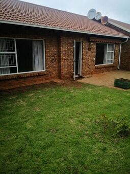 2 Bedroom Retirement Unit For Sale in Edenvale Central