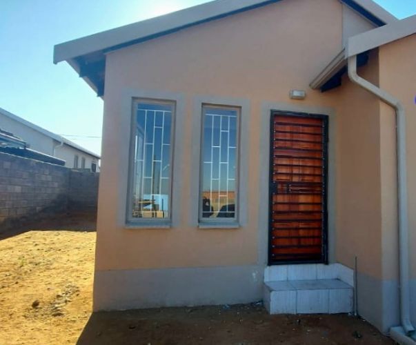 Chief Mogale 2 bedroom house for rental immediately., Kagiso RentUncle