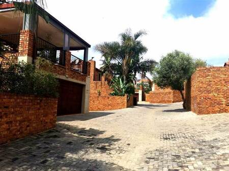 4 Bed Cluster in Meyersdal