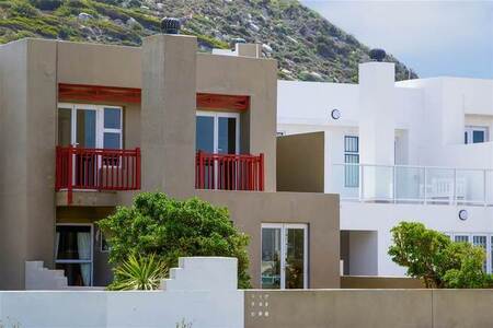 3 Bed Duplex in Glencairn Heights