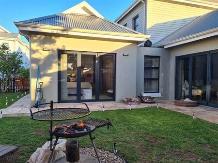 4 Bed Duplex in Meedingsride