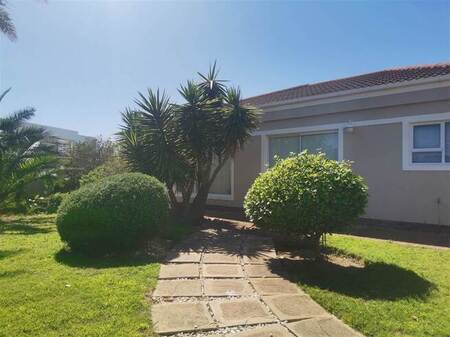 2 Bed Cluster in Gordons Bay Central
