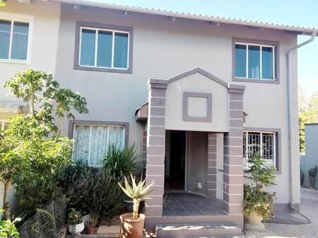 4 Bed Duplex in Roux Park